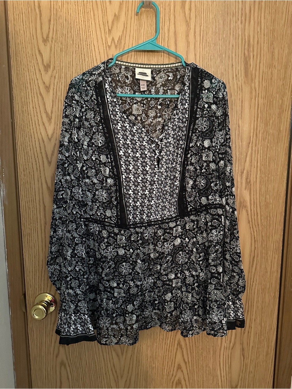 Knox Rose Black and White Printed Peasant Tunic